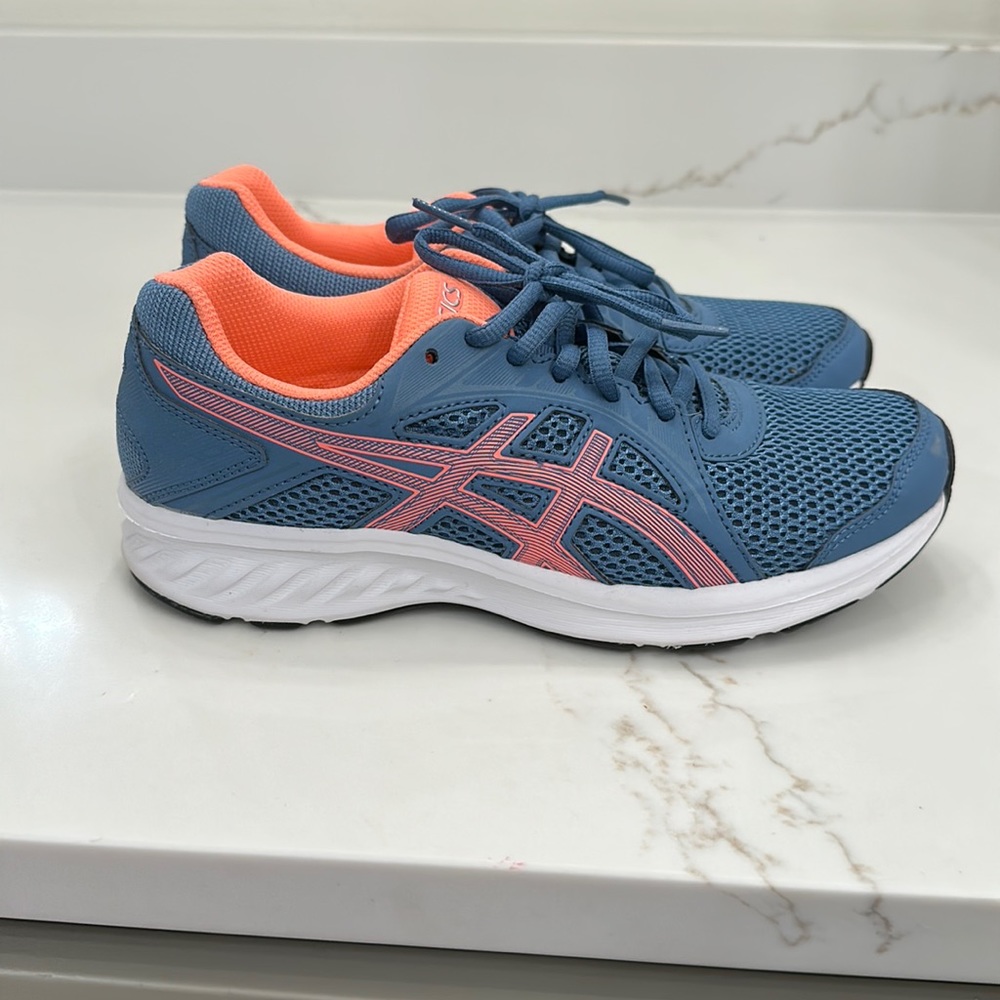 ASICS women’s running shoes size 7.5
